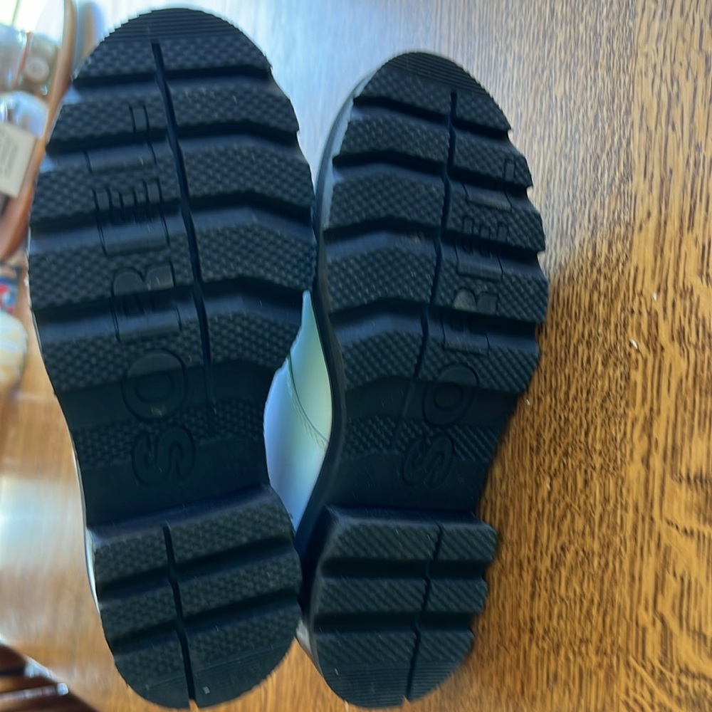 Sorel “Lennox”waterproof white boots - Picture 2 of 8
